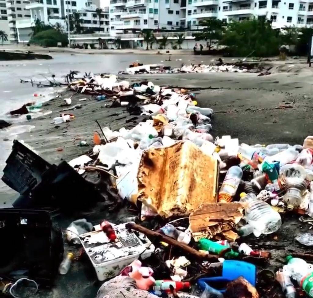 Basuras en la bahía de Santa Marta