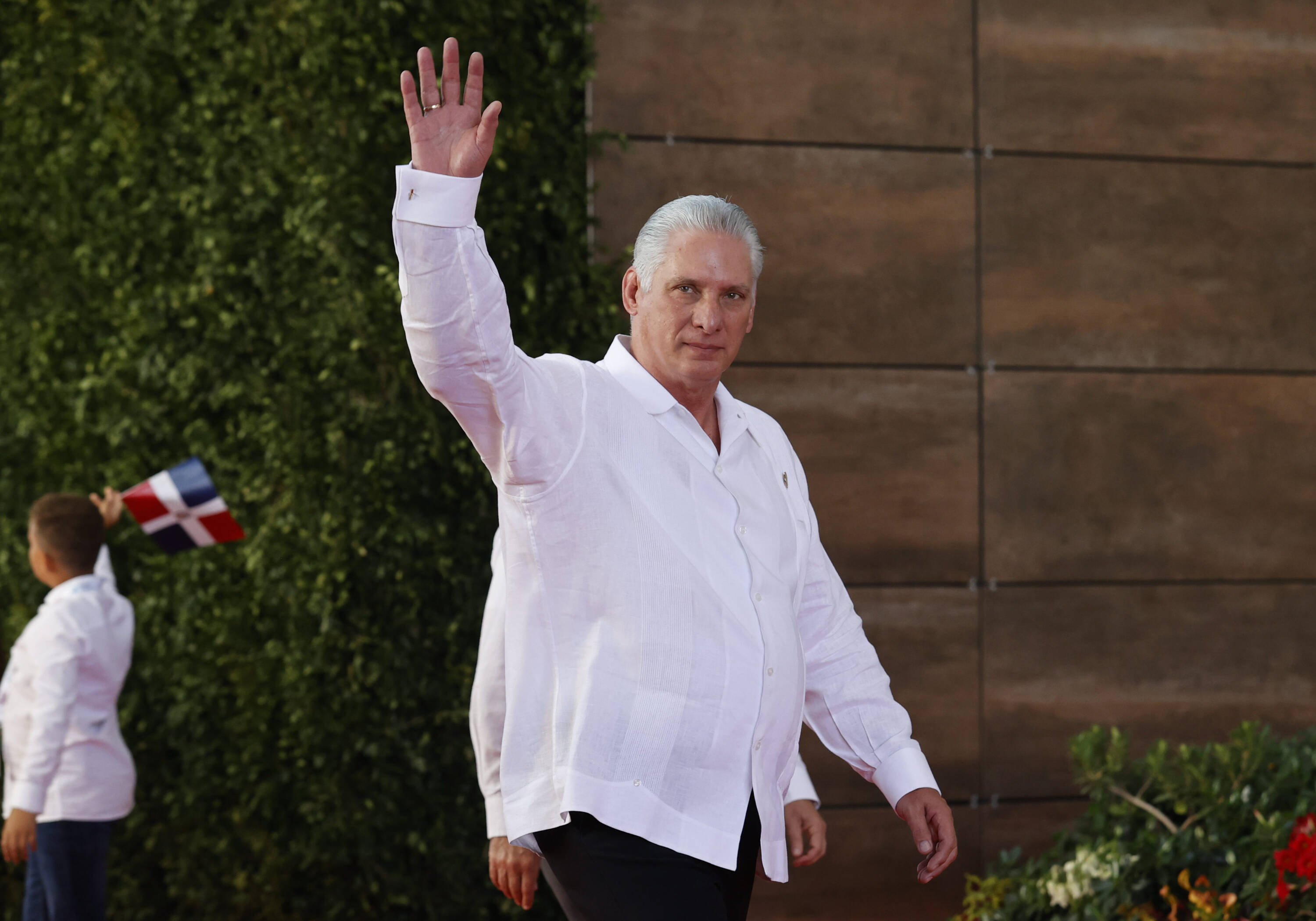 Presidente de Cuba, Miguel Díaz-Canel, a su llegada a la XXVIII Cumbre Iberoamericana de Jefes de Estado y de Gobierno, en Santo Domingo.