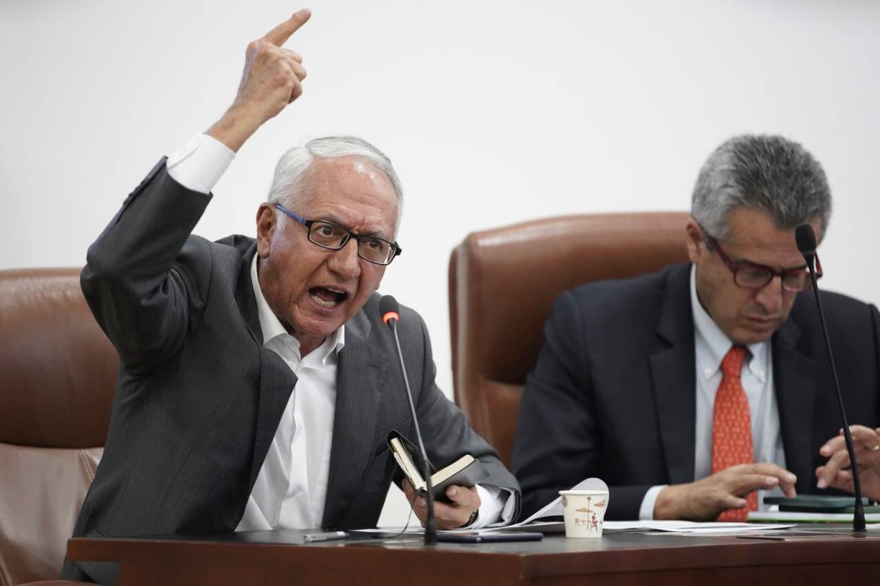 Ministro en sesión de debate de la Comisión Primera