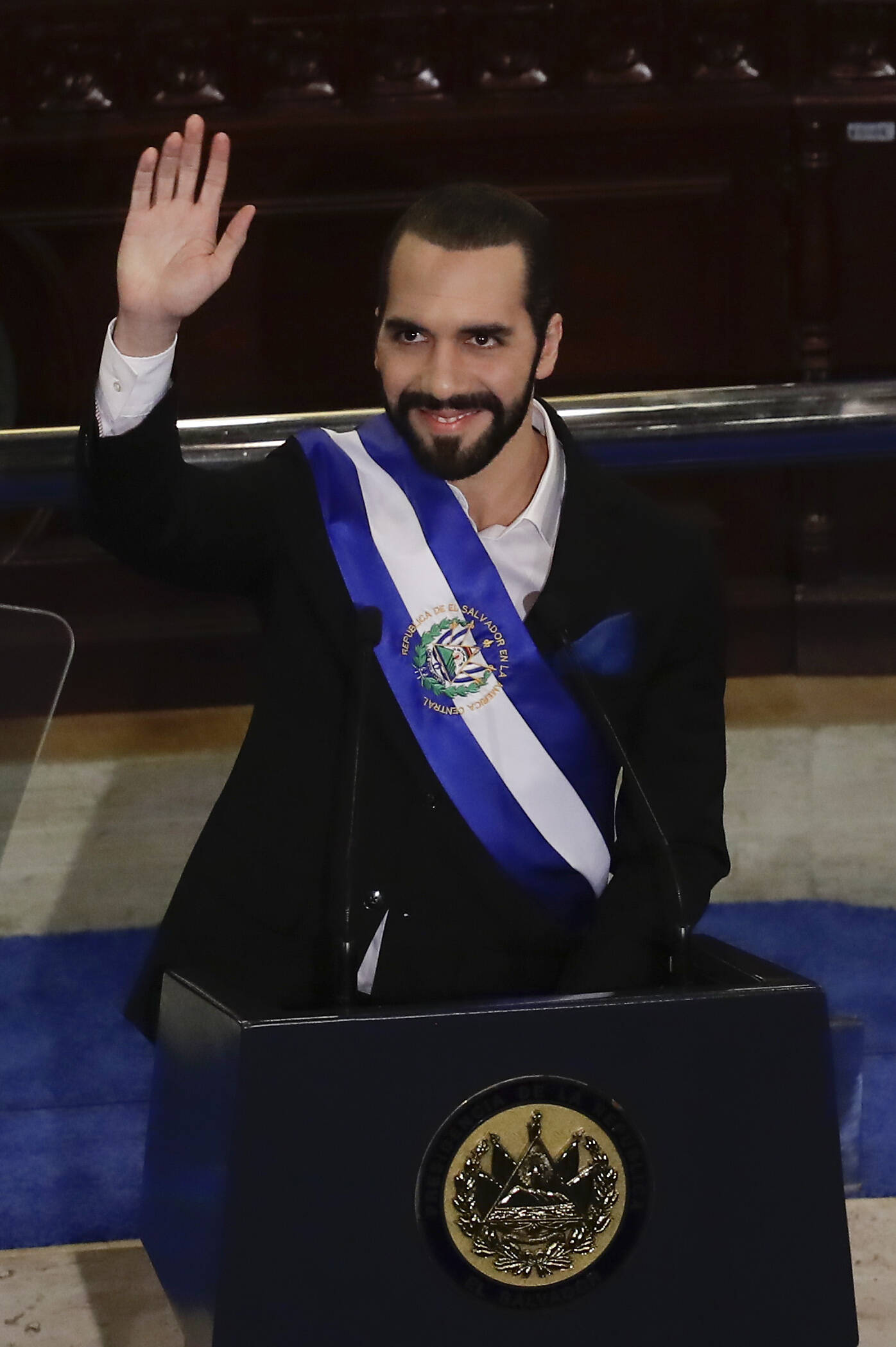 Bukele afirmó que construirá una cárcel para los corruptos.