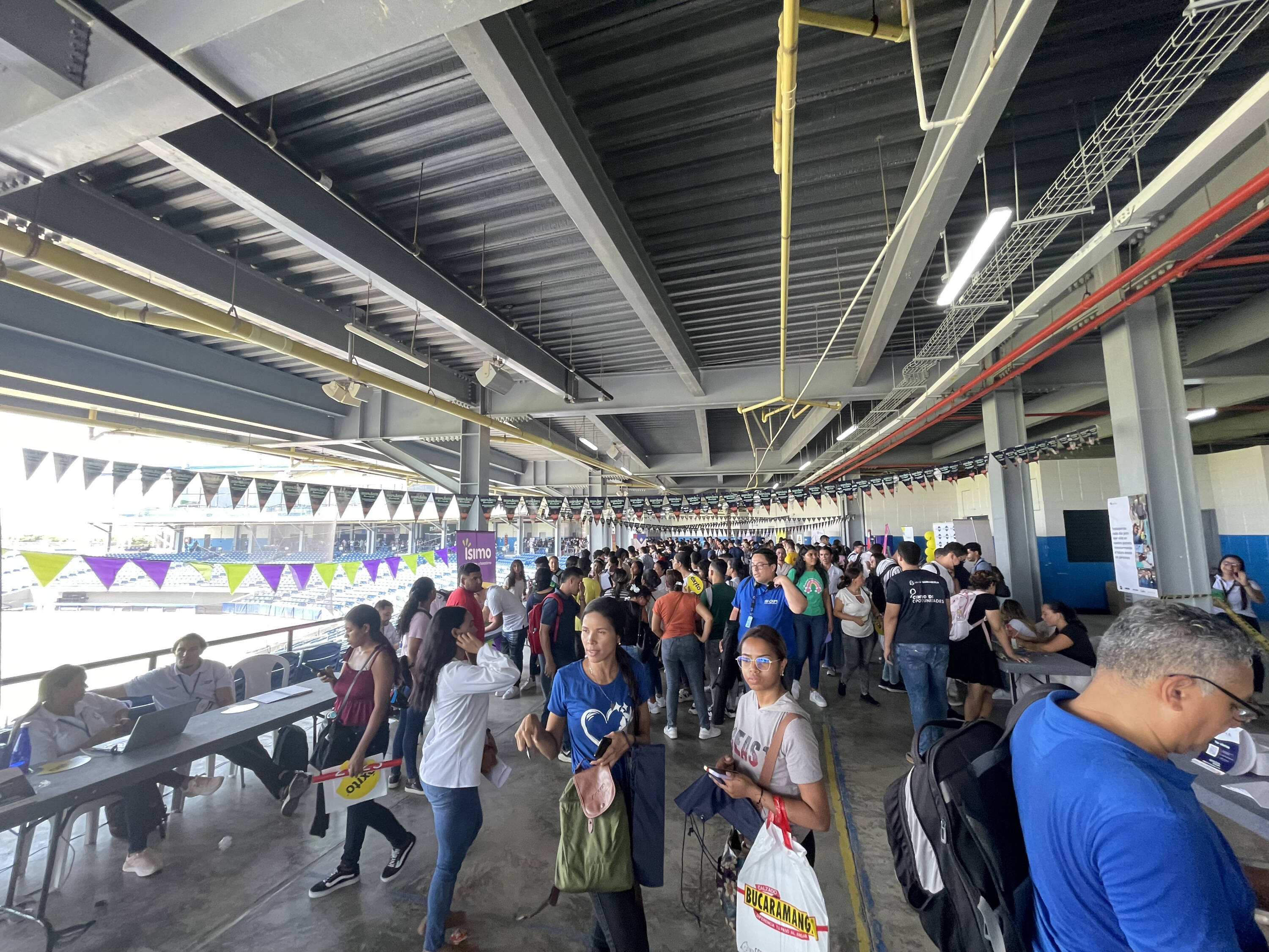 Mucha Gente se presente a la convocatoria en el estadio édgar renteria de Barranquilla.
