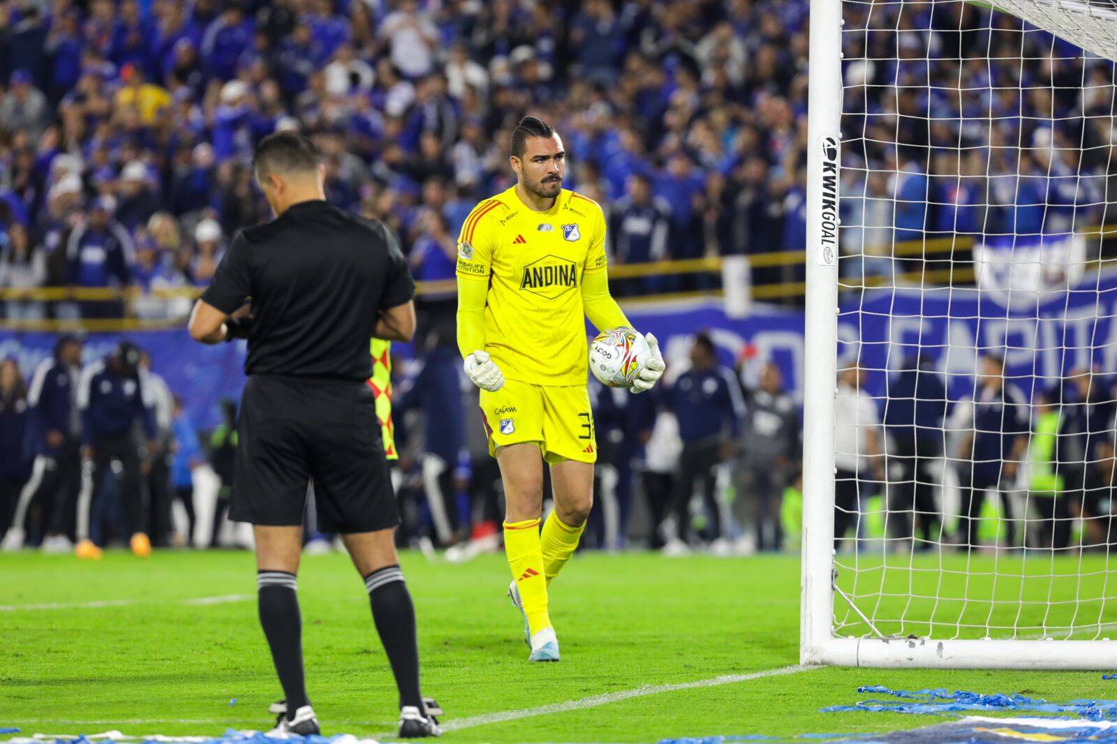 Álvaro Montero atajó penal de Jarlan
