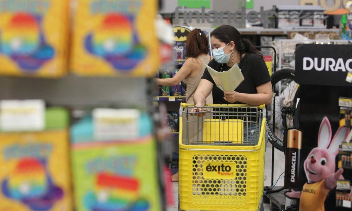 En ese oulet del Éxito hay descuentos en vestuario.