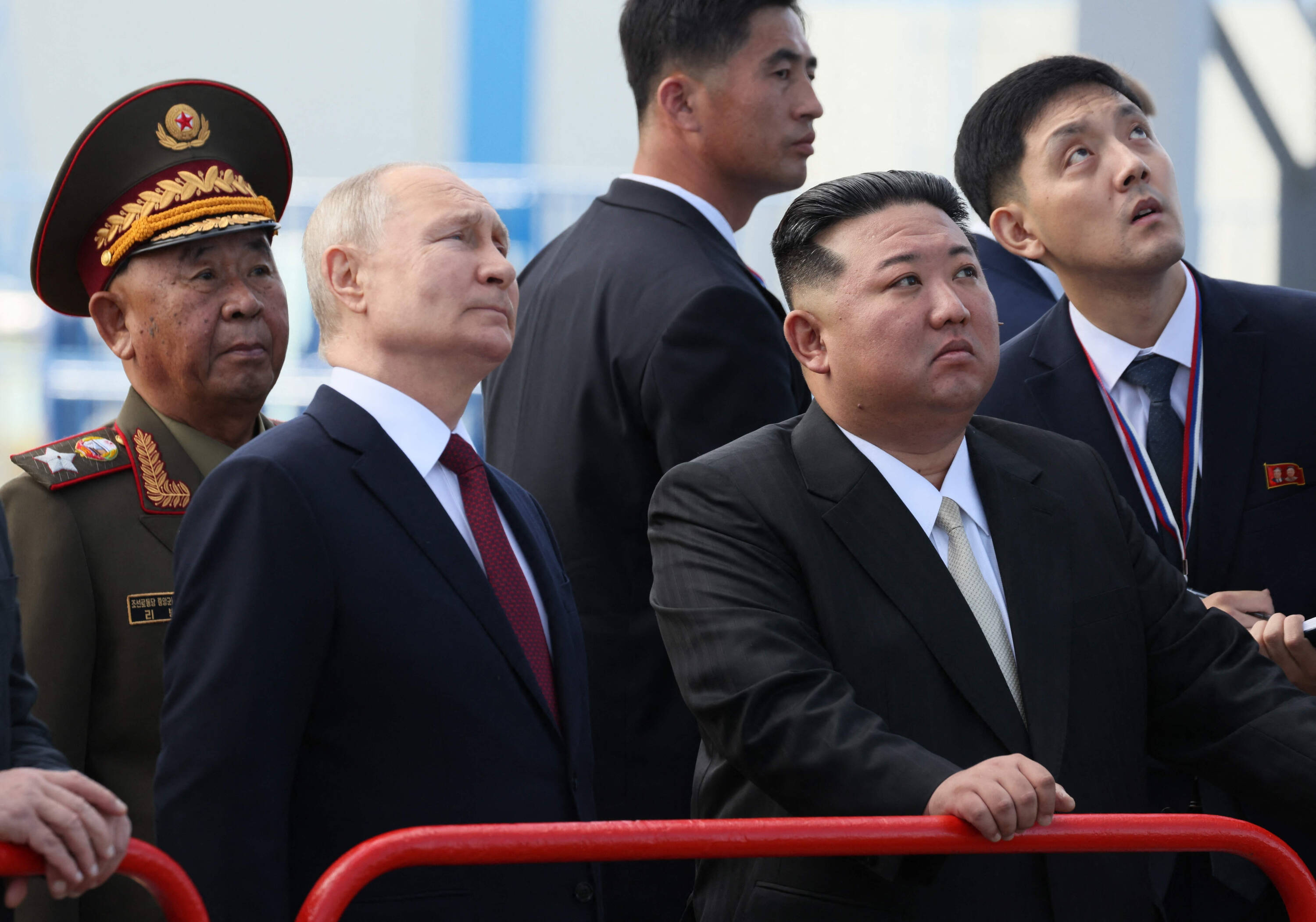 El presidente ruso, Vladimir Putin, y el líder norcoreano, Kim Jong Un, en el cosmódromo de Vostochni, en el Extremo Oriente ruso.