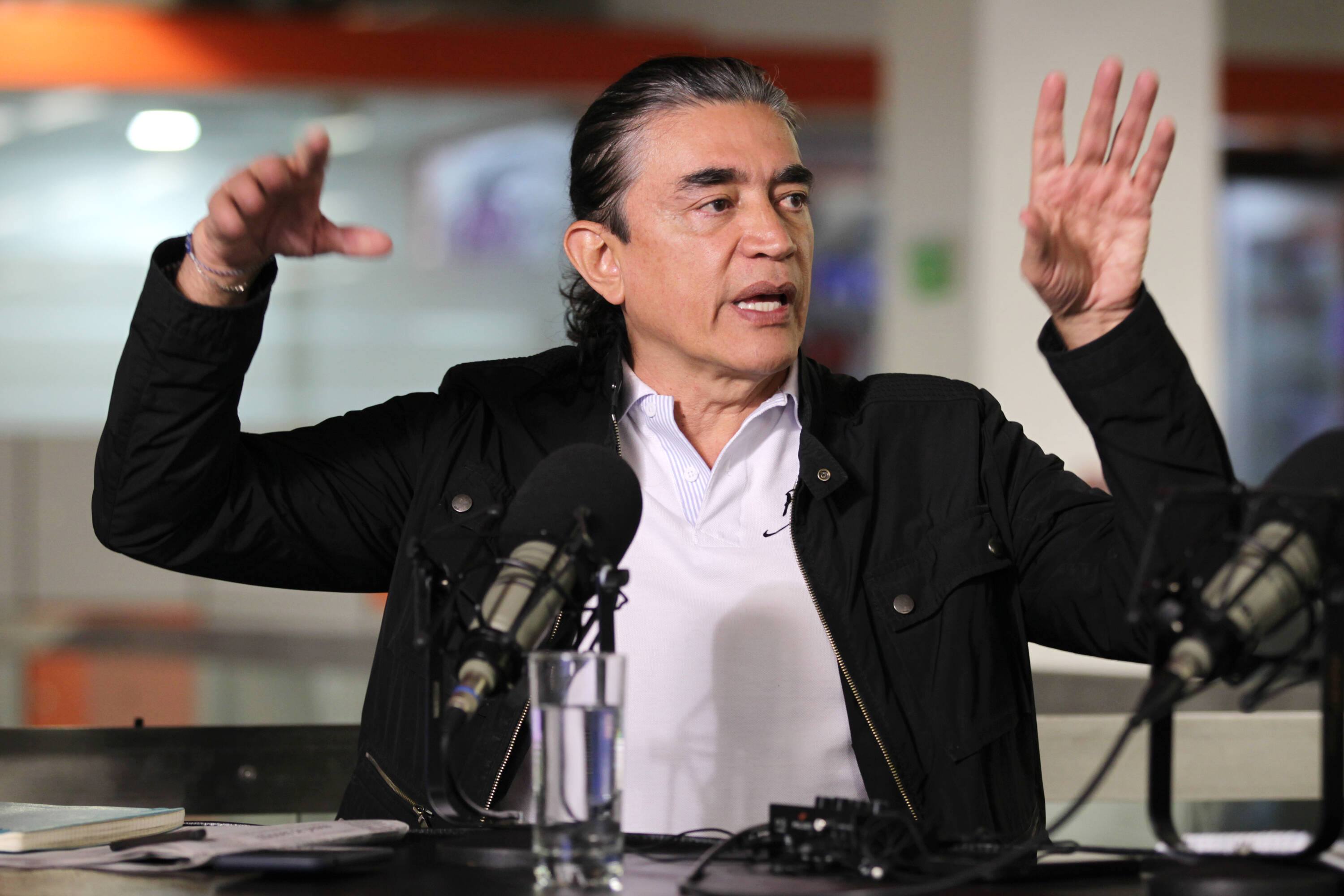 El Candidato a la Alcaldía de Bogotá, Gustavo Bolívar, POSA en Entrevista para El TIempo