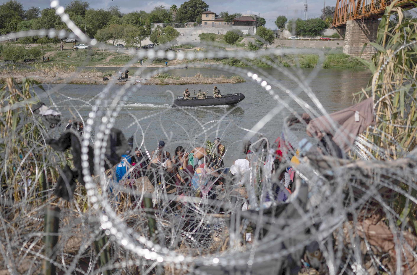 La patrulla fronteriza interceptó en la frontera con México a 132.652 migrantes en julio.