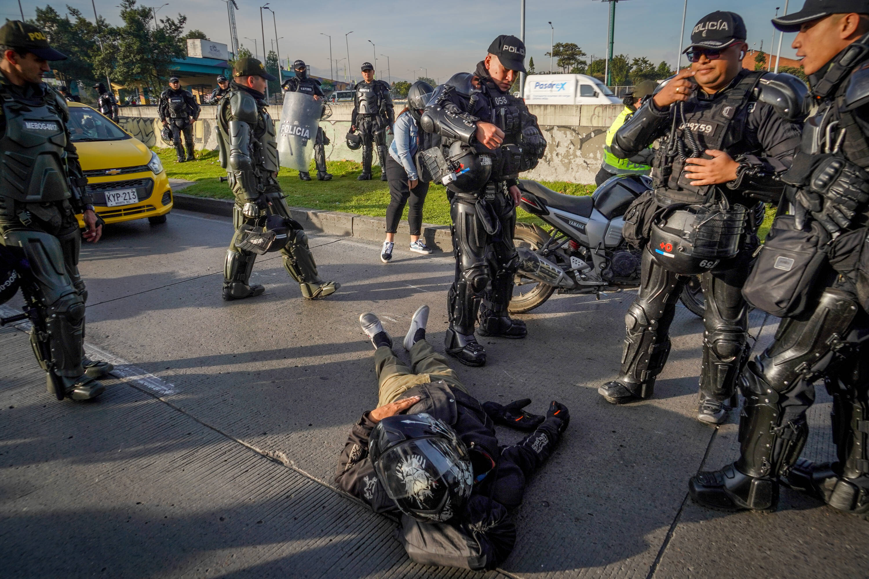 Accidente de Transito Motos , un fuerte accidente entre dos motocicletas se presento hoy 25 de octubre del 2023 en la avenida 26 con ciudad de Cali hoy 25 de octubre del 2023. FOTO MAURICIO MORENO EL TIEMPO CEET