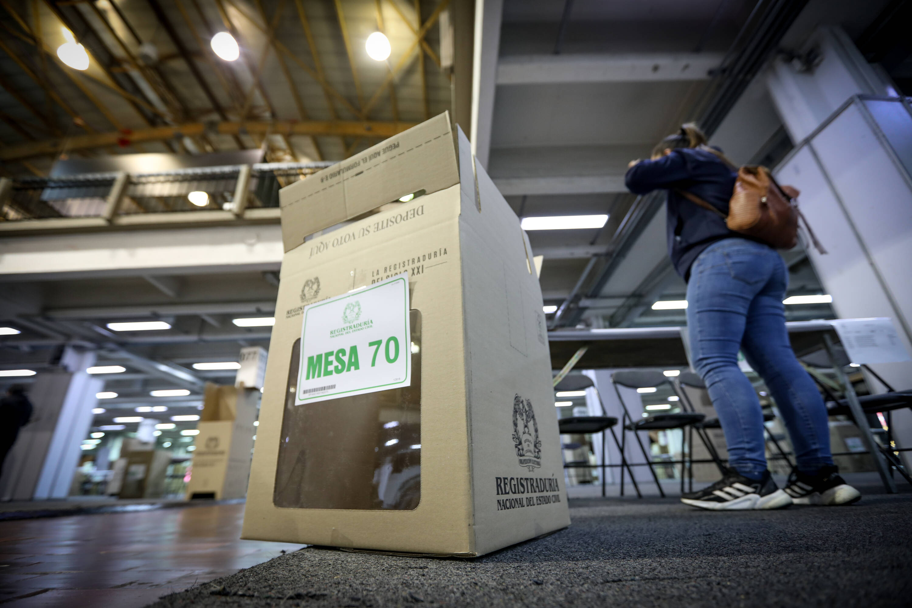 Miembros de la Registraduría Hacen Nacional Los Áltimos Preparativos en Corferias para la Jornada Electoral Que se Realizará Mañana. Bogotá 28 de Octubre del 2023. Foto Mauricio Moreno El Tiempo Ceet