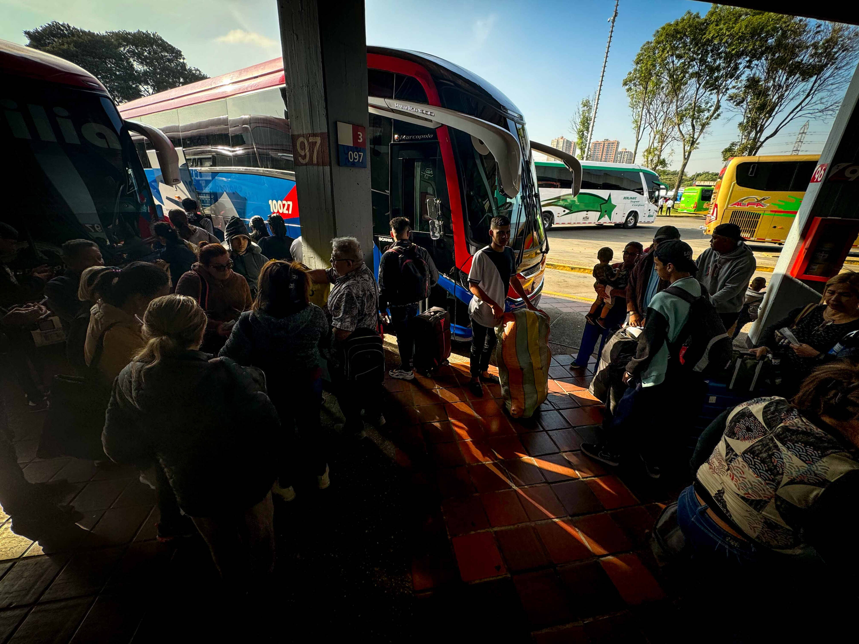 Para Este Puente Festivo de los Reyes Magos que Va del 5 de Enero al 8 de Enero de 2024, SE Espera la Salida de 265 mil Viajeros en 18 mil vehículos. SE Estima que el Día de Mayor Tránsito de Viajeros Durante Este Puente Sea El Sábado 6 de Enero Con 78 mil Viajeros en 5 mil vehículos. Lunes 8 de Enero 46.000 Viajeros bogotá 5 de Enero del 2024. Foto @mauriciomorenofoto / Mauricio Moreno Ceeet