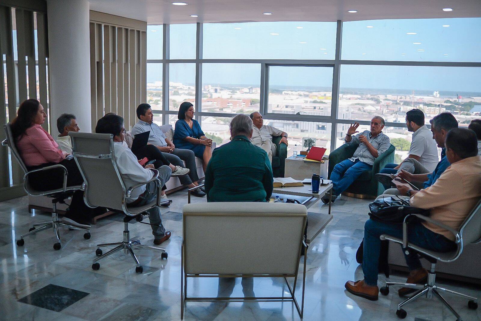 Durante la Reunión Revisaron las Condicatos Actas de la Asociada y Los Retos A Afrontar en este 2024