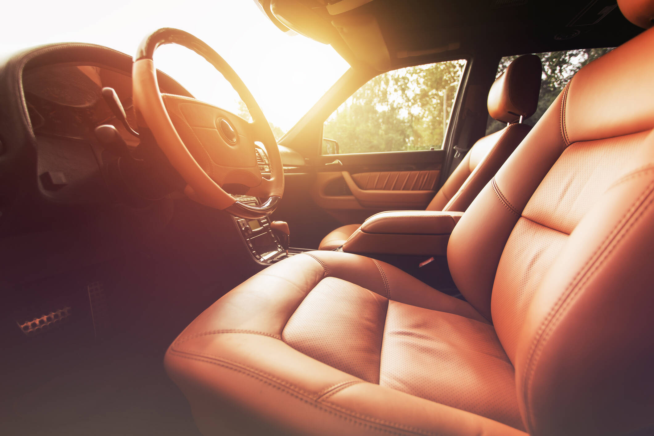 Son varios los efectos, se recomienda guardar el carro en un lugar donde no llegue el sol.