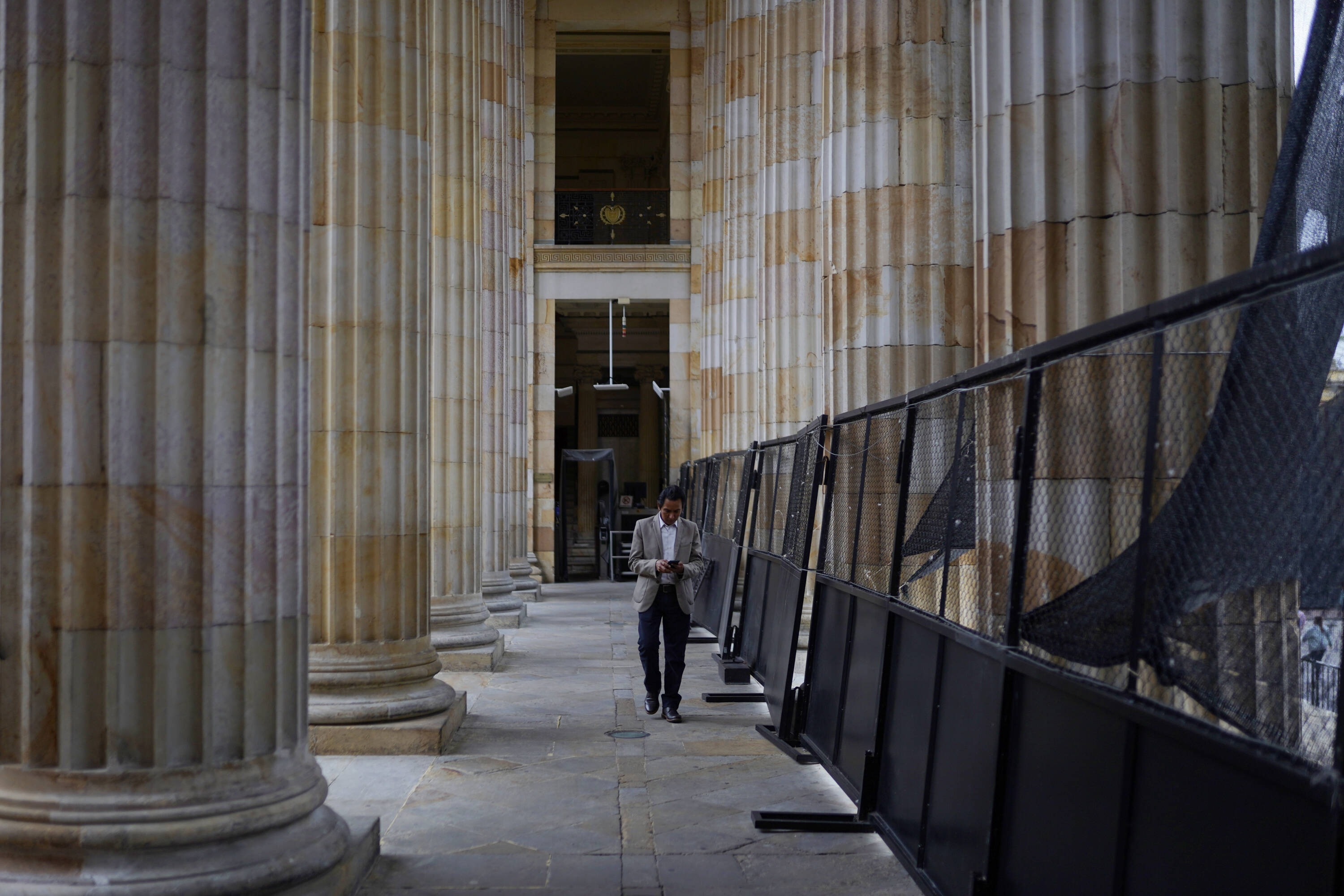 Bogotá. 15 de Febrero de 2024. De esta manera realizan diferentes jornadas de limpieza para preparar al Congreso de la República para la reanudación de la Legislatura del 2023 - 2024. Foto: Sergio Acero Yate / El Tiempo.