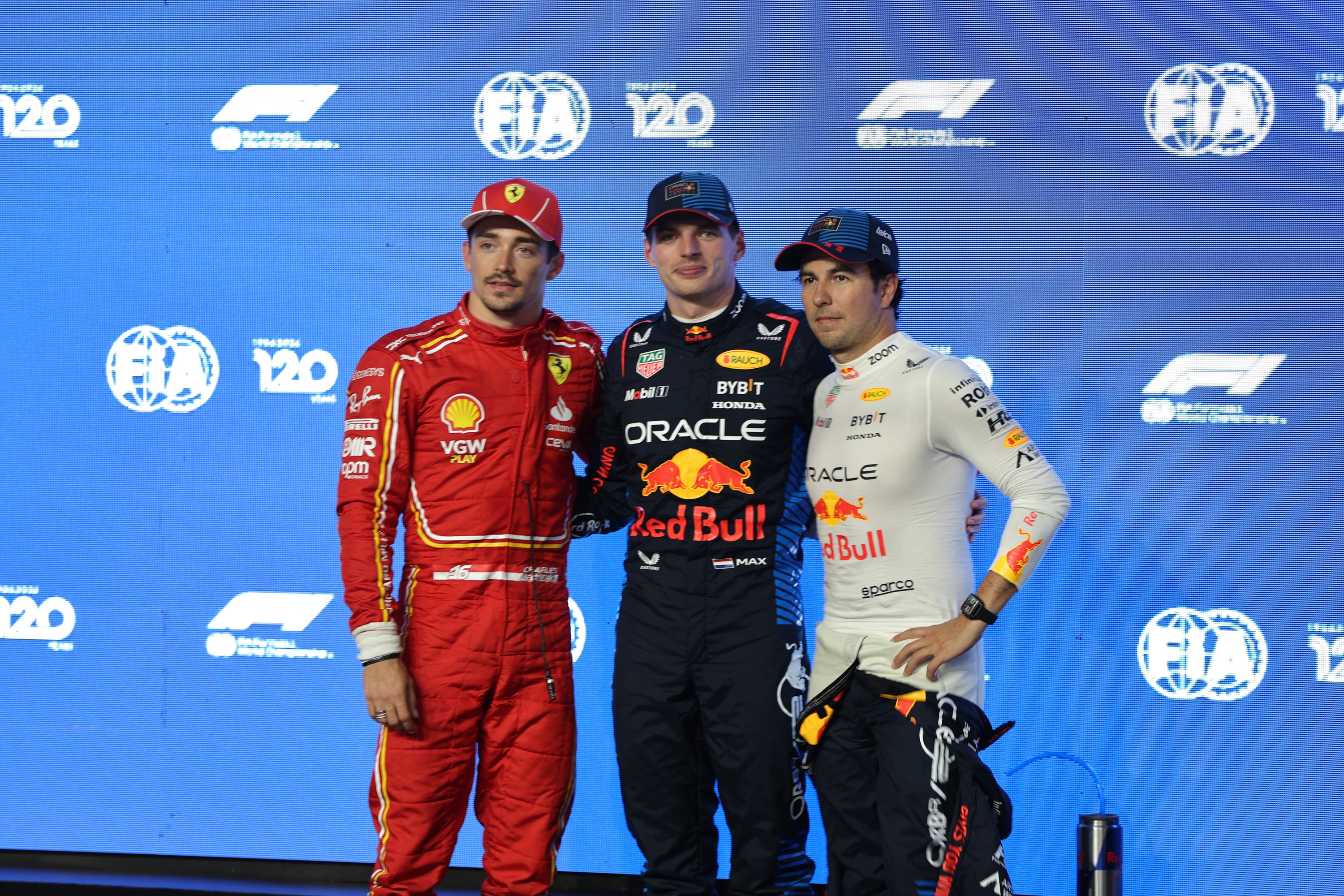 Charles Leclerc, Max Verstappen y Sergio Perez