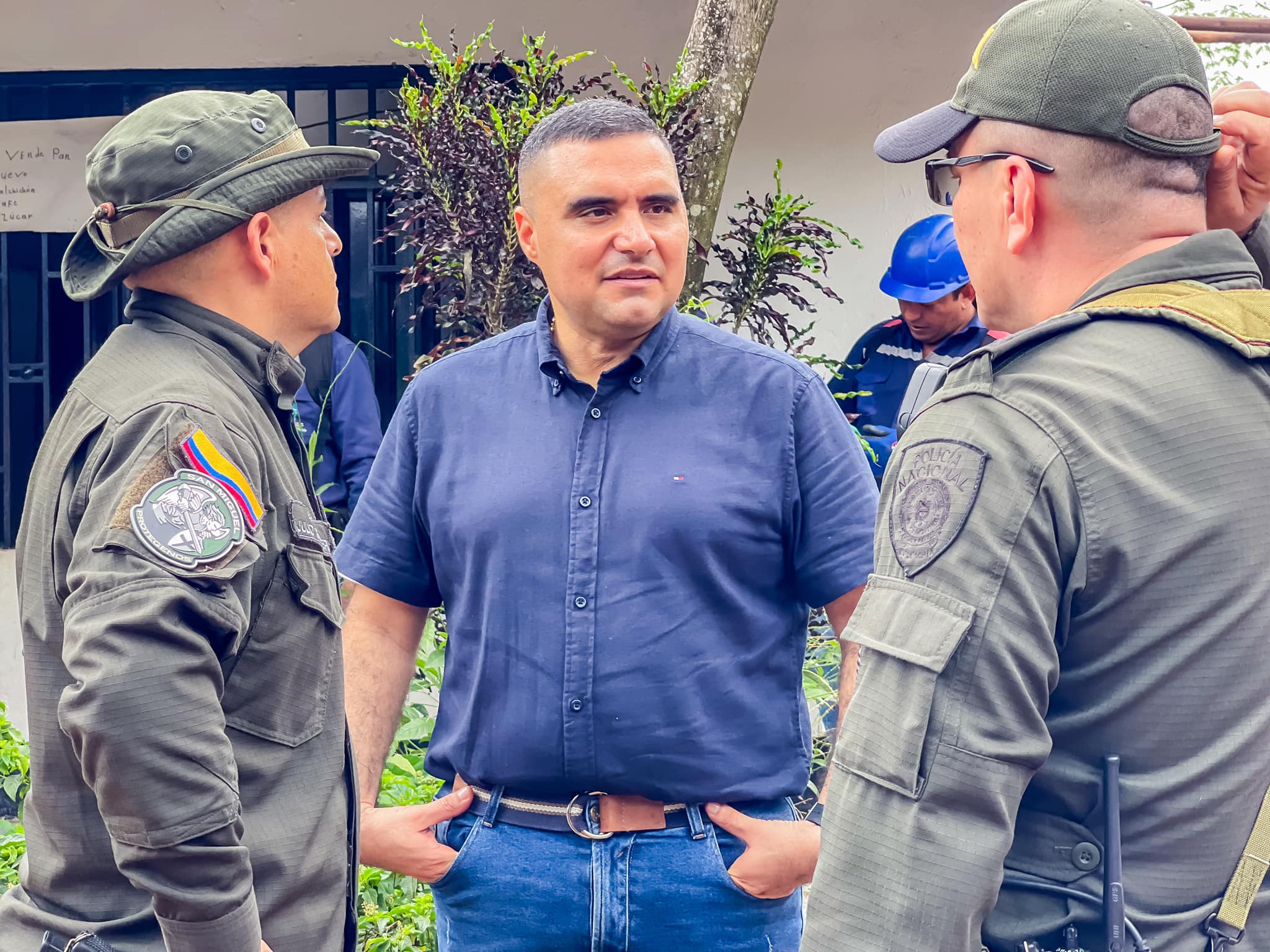 Luis Francisco Ruiz Konuşuyor, bugün muhaliflerin tehditleriyle karşı karşıya olan başkan