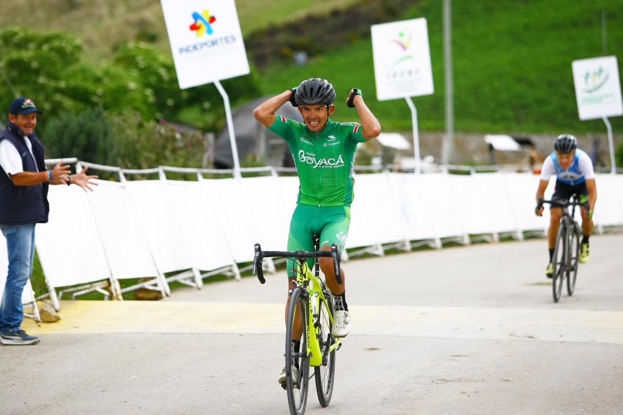 Iván Darío Bothía al ganar una etapa de la Clásica de Fusagasugá en 2019.