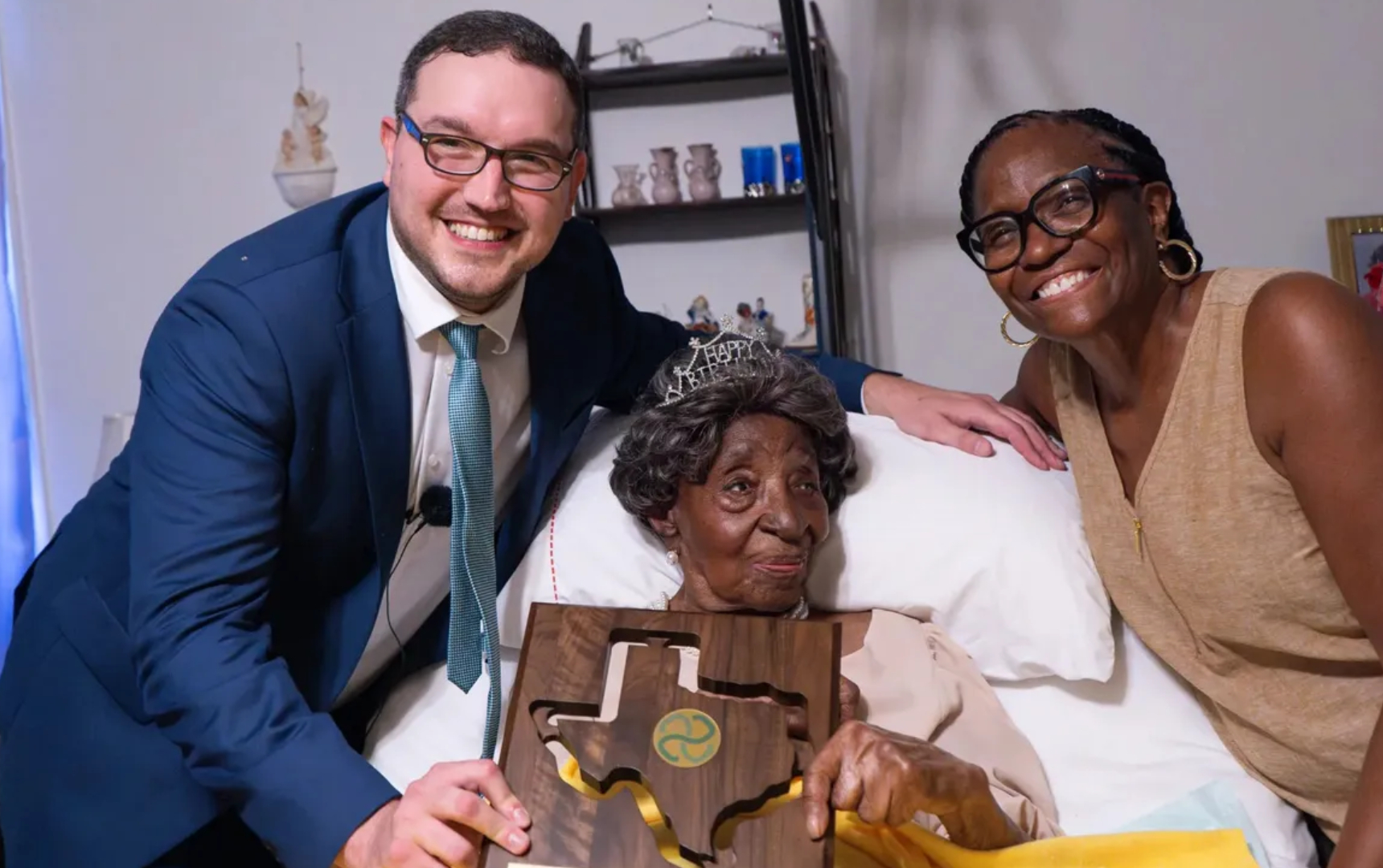 La mujer de 114 años recibió reconocimientos por llegar a tan avanzada edad.