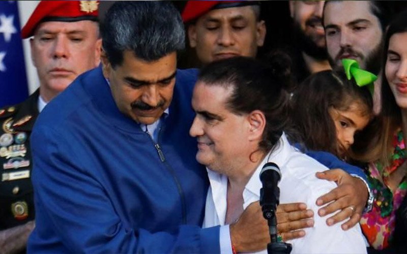 Alex Saab received by Nicolás Maduro.