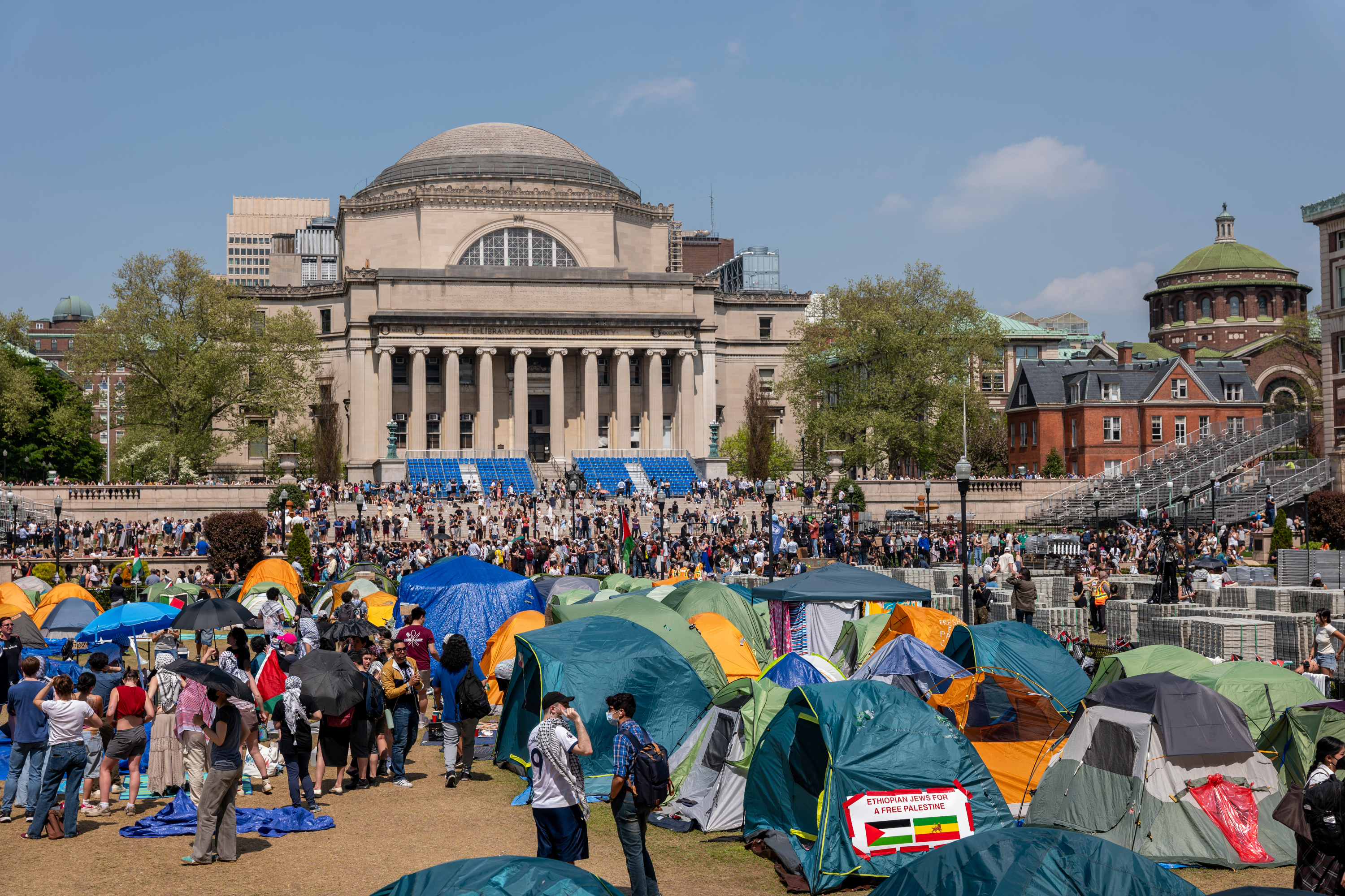 Manifestantes propalestinos en el campus de la Universidad de Columbia.