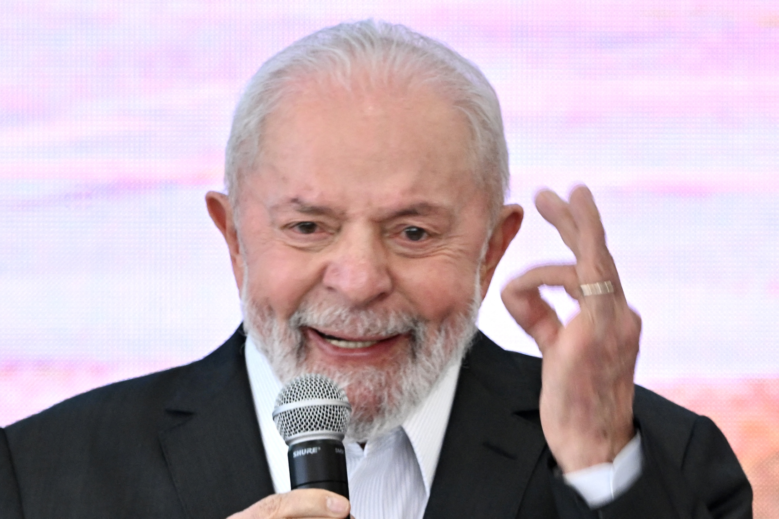 El presidente de Brasil, Luiz Inácio Lula da Silva, anuncia los paquetes de ayuda para la emergencia por las inundaciones.