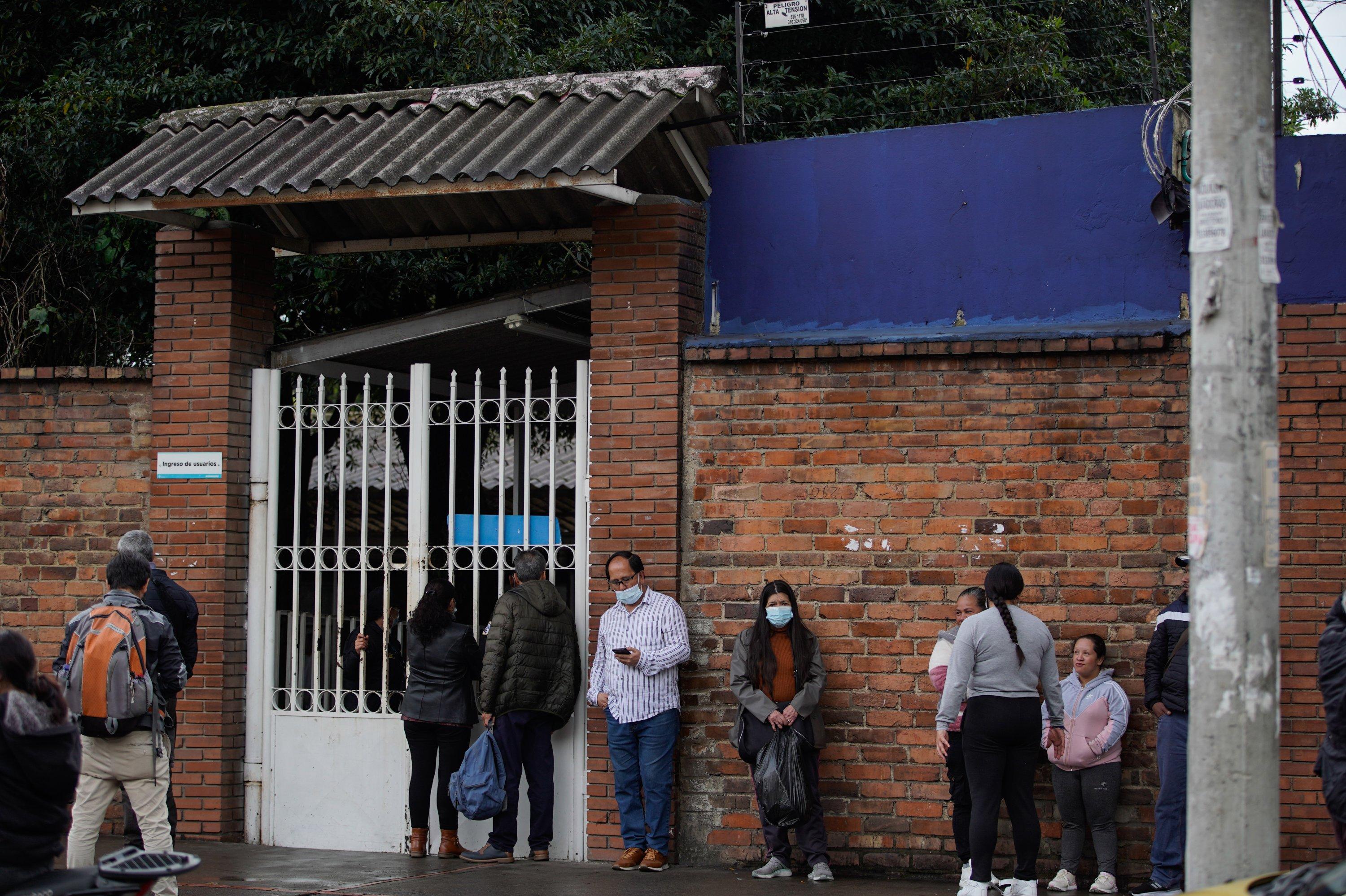 El Hospital Santa Clara, Ubicado en la Carrera 14 B Número 1 - 45 Sur, Es Uno de los Centros Médicos que conforman la subred de salud centro oriente.
