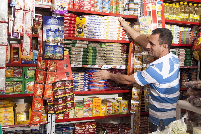 El ticket de gasto promedio del consumidor en las tiendas de barrio, presentó un crecimiento por debajo de la inflación de +3,39 por ciento, según Servinformación.