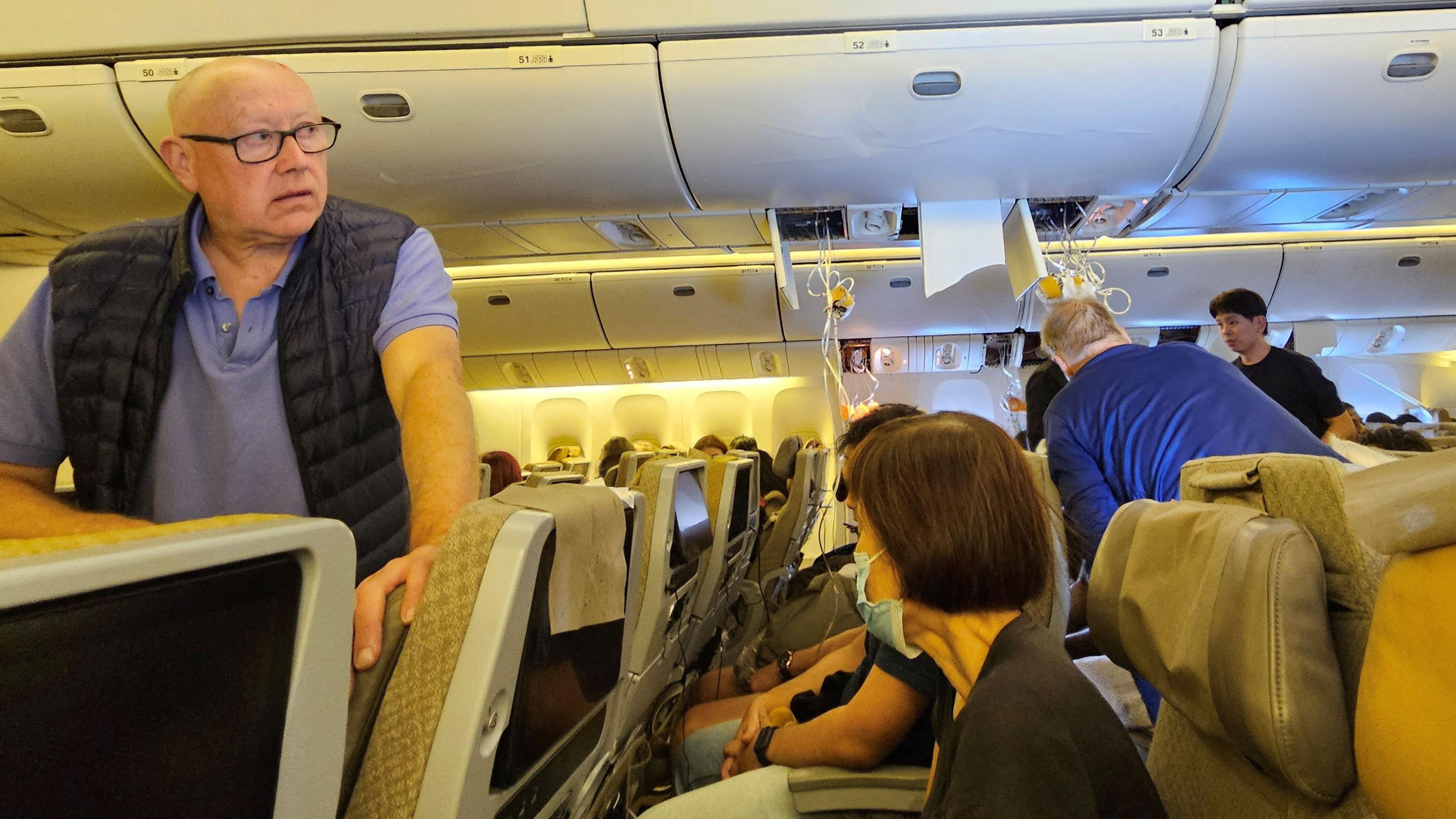 Decenas de pasajeros sufrieron heridas por la turbulencia repentina.