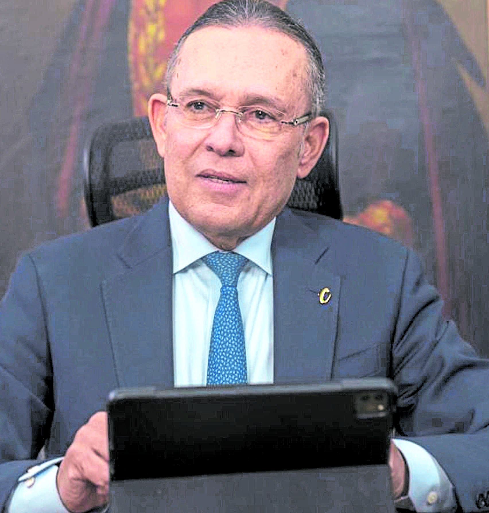 Efraín Cepeda, senador.