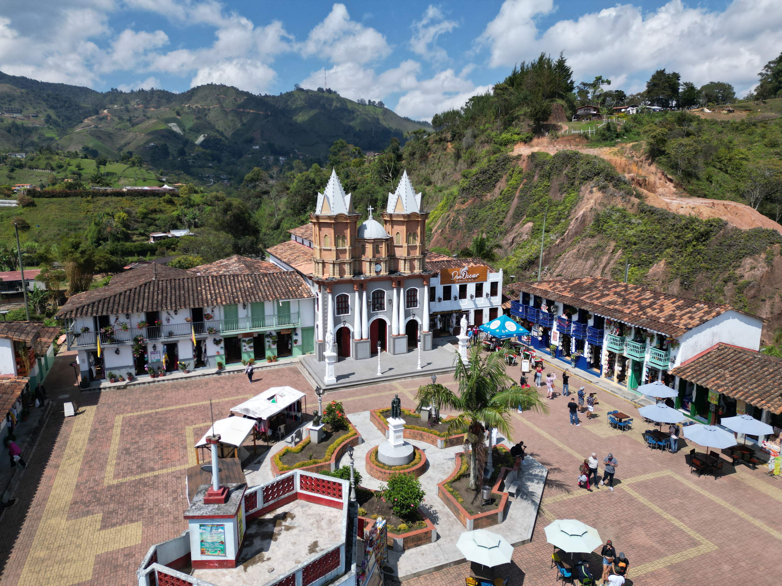 Municipio de El Peñol queda a 57 km. de distancia de Medellín
