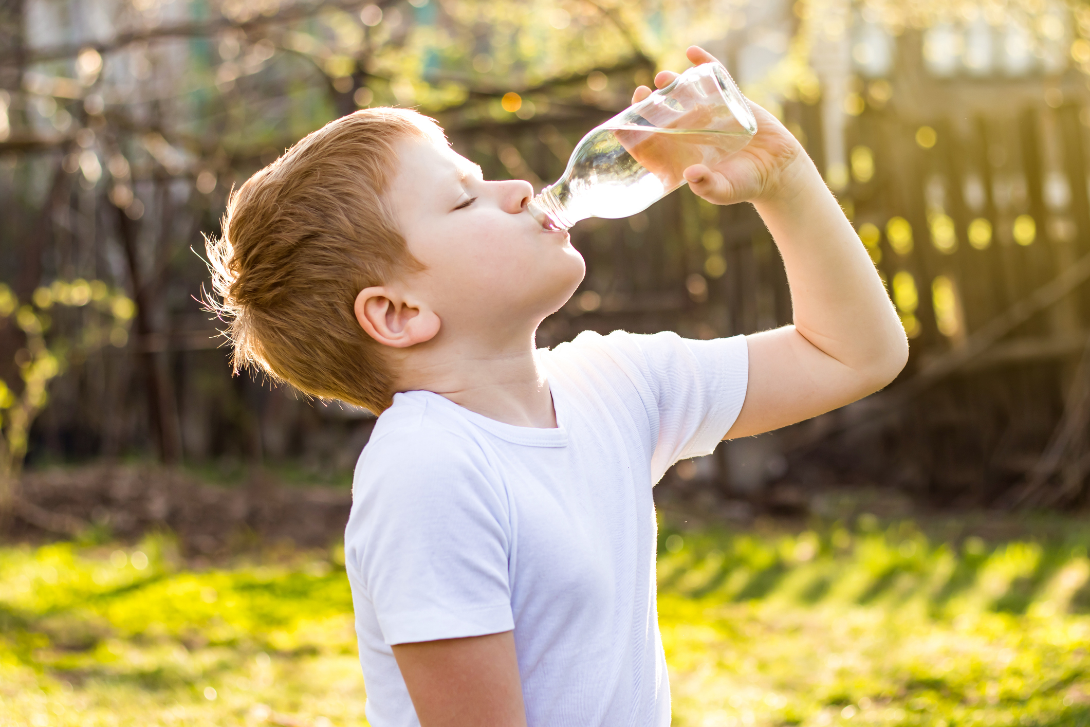 De acuerdo con Neutrogena, la piel de los labios es mucho más fina que la del resto del cuerpo y no tiene glándulas sudoríparas ni sebáceas.