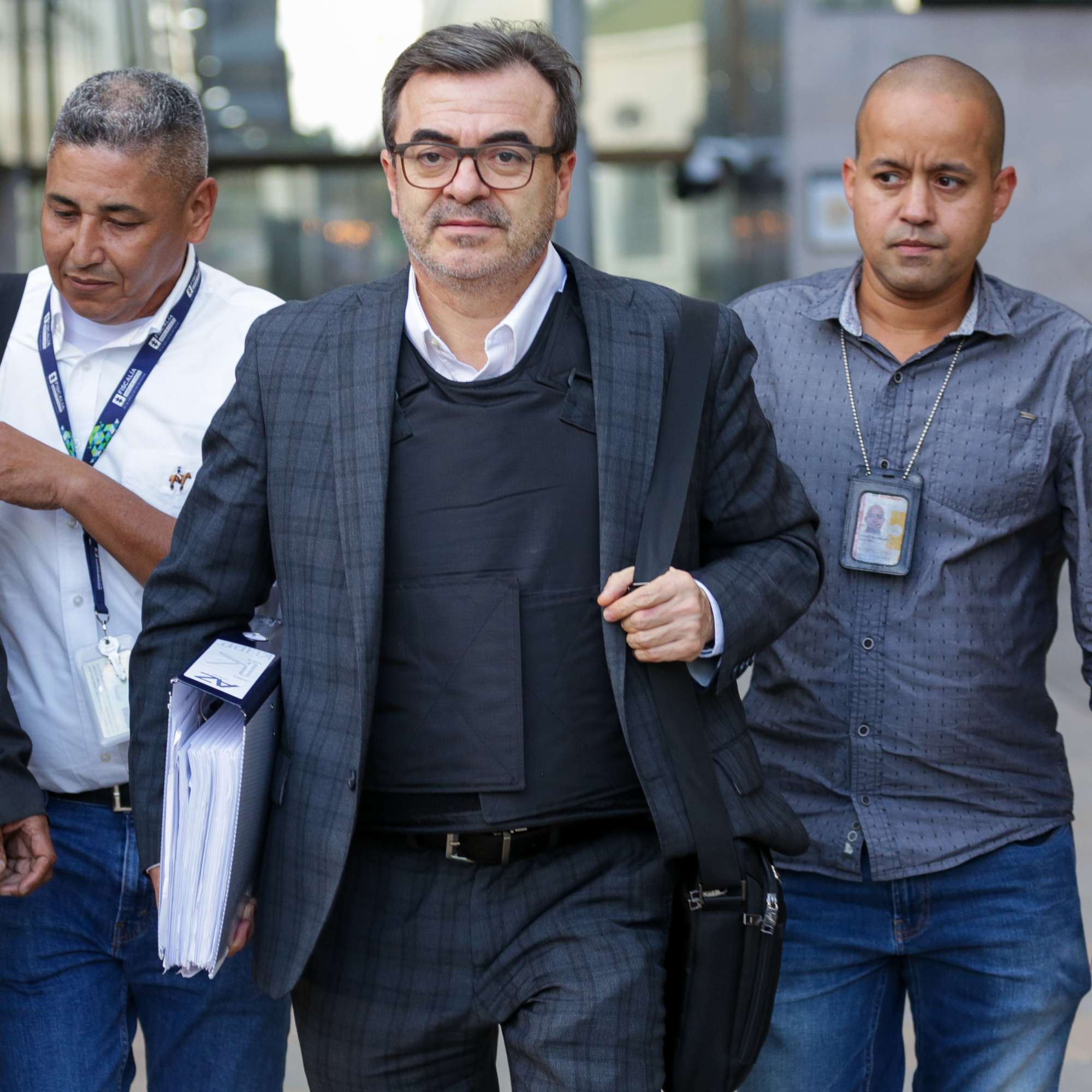 Bogotá 25 de junio 2024.
Olmedo López, ex director de la UNGRD guardó silencio a su salida de la sala de instrucción de la Corte Suprema de justicia.