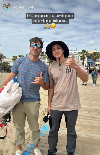 El deportista junto al joven colombiano