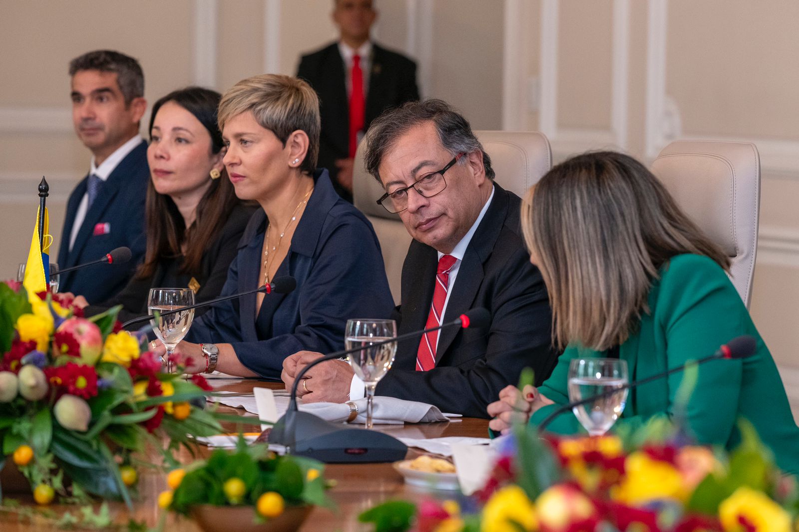 La Primera Dama, Verónica Alcocer; el presidente Gustavo Petro; y la directora del Dapre, Laura Sarabia.