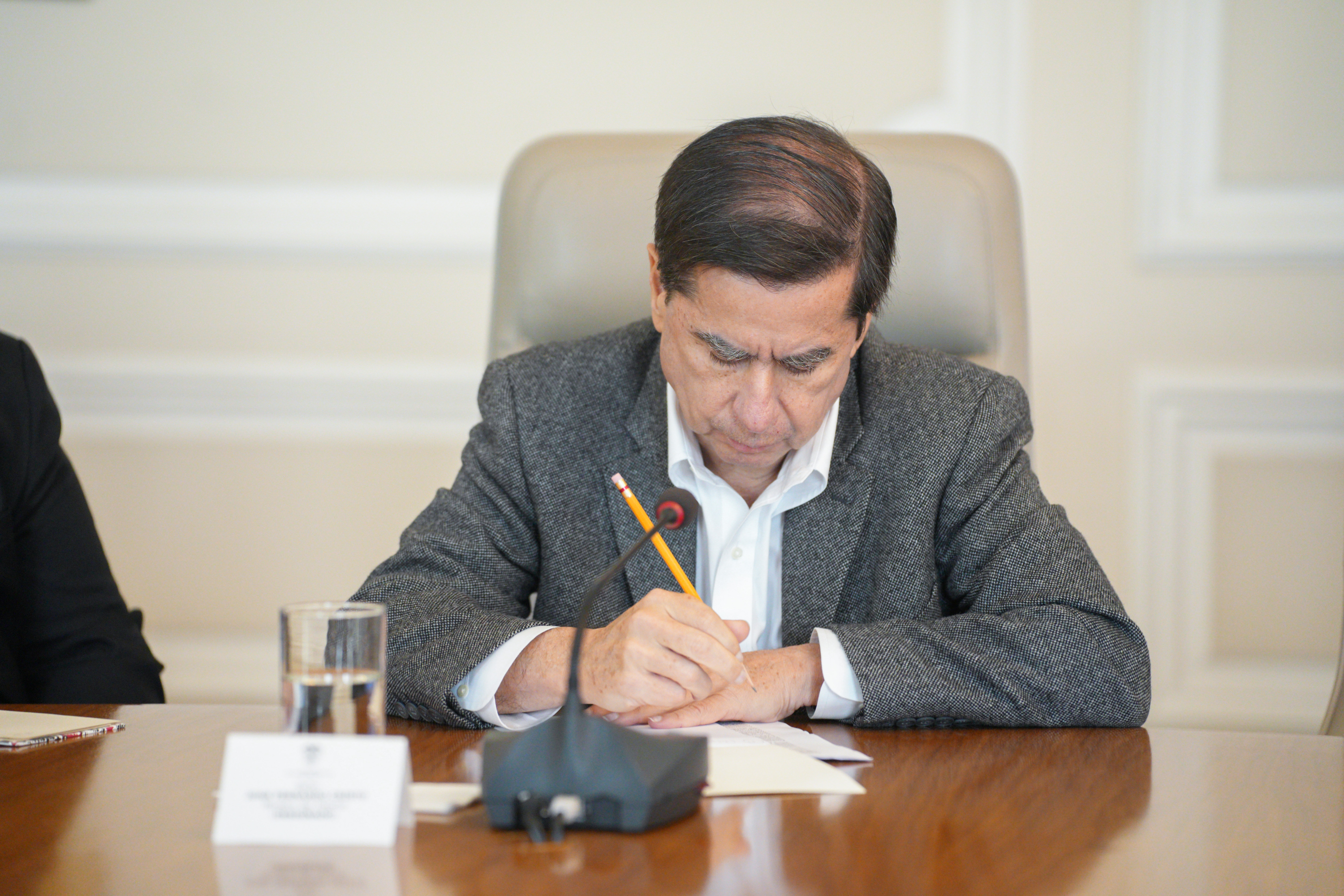 Juan Fernando Cristo en la reunión con Comunes en la Casa de Nariño.