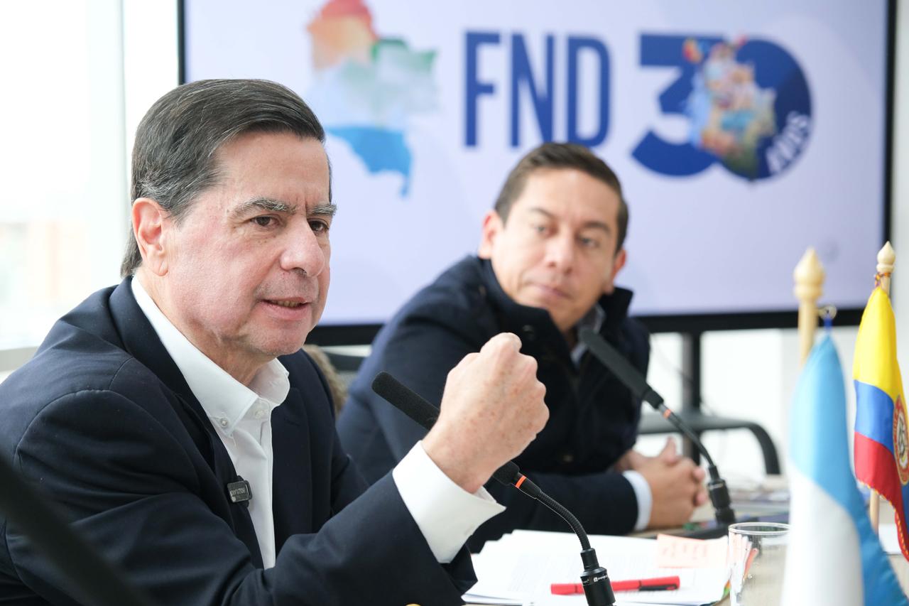 Ministro del Interior, Juan Fernando Cristo, en reunión con miembros de la Federación Nacional de Departamentos (FND).