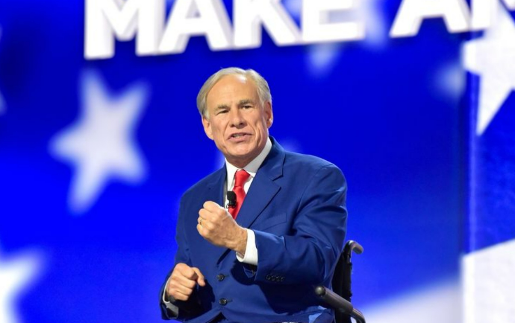 Greg Abbott ha emprendido diversas medidas en contra de los indocumentados.