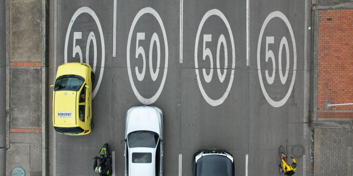 La Velocidad Máxima en Bogotá es de 50 km/h.