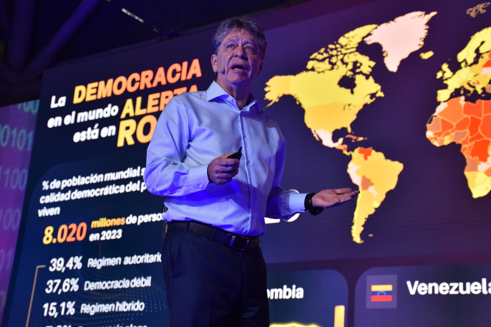 Bruce Mac Master, presidente de la Andi, durante su intervención este jueves en el 9.° Congreso Empresarial Colombiano, realizado por la agremiación en Medellín.