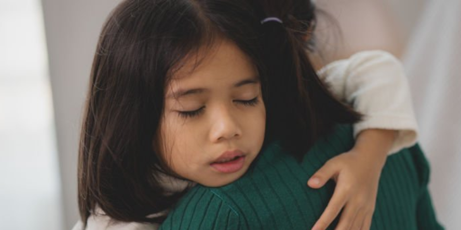 Hugs can help children with vaccinations.