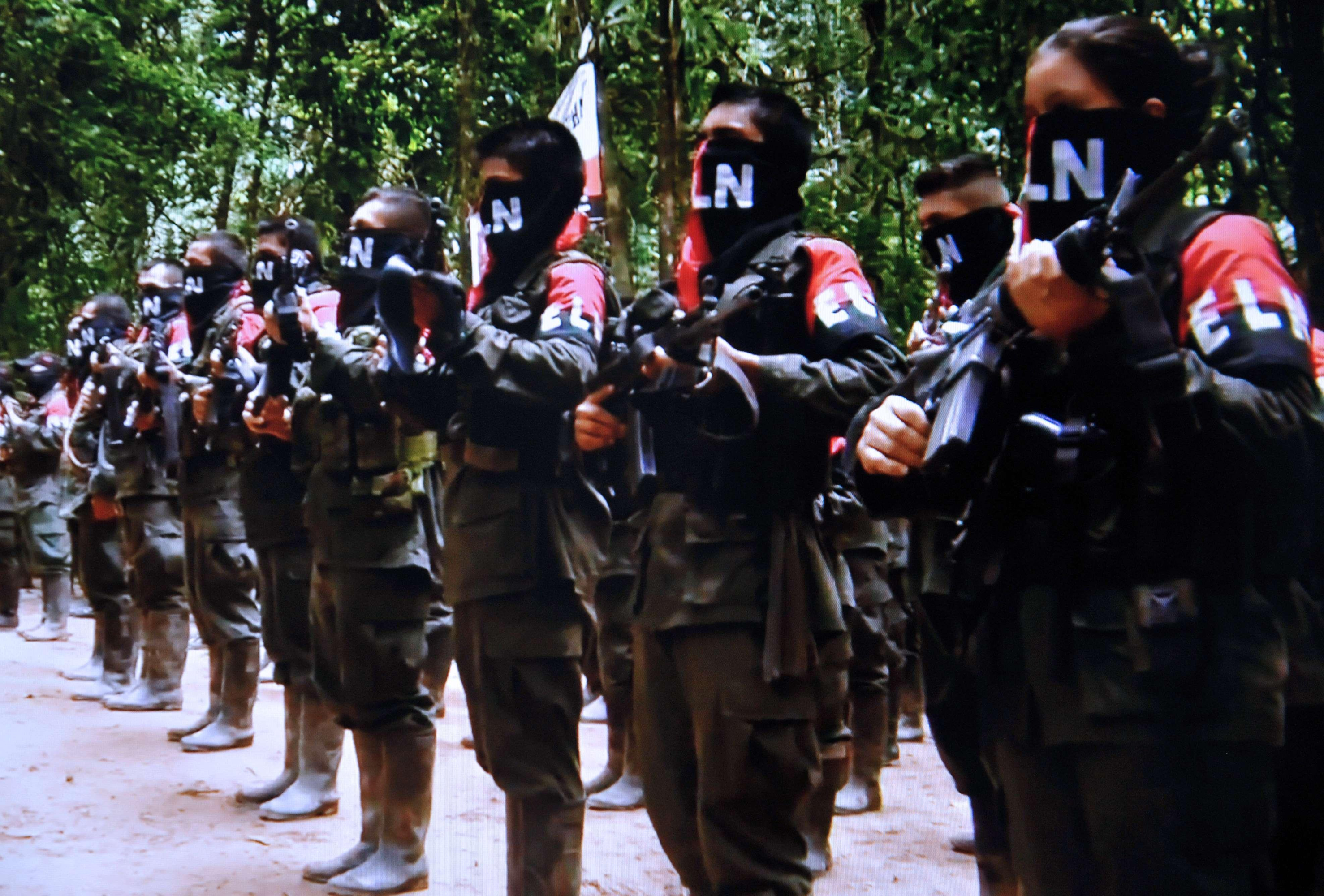 A Finales del 2013 SE Iniciaron Los Diálogos Exploratorios Con El Gobierno Santos.