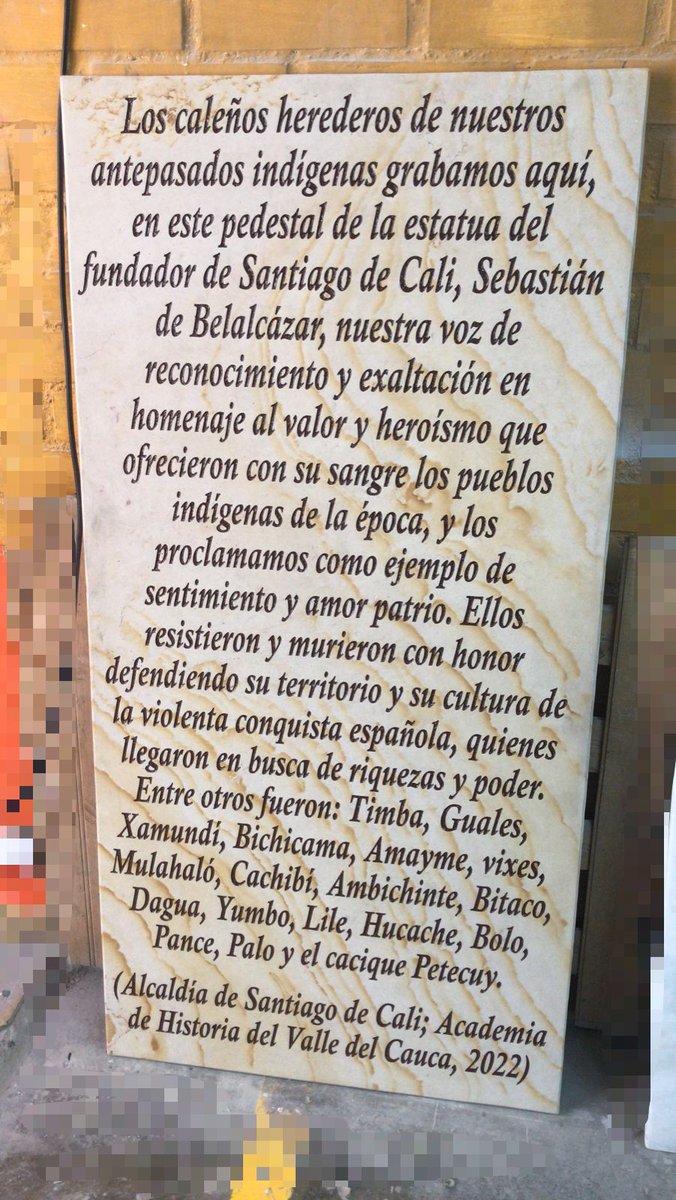 Esta es la placa original, antes del vandalismo.