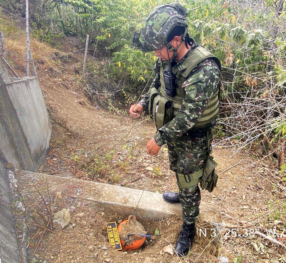 Soldados desactivaron explosivo en Pradera.