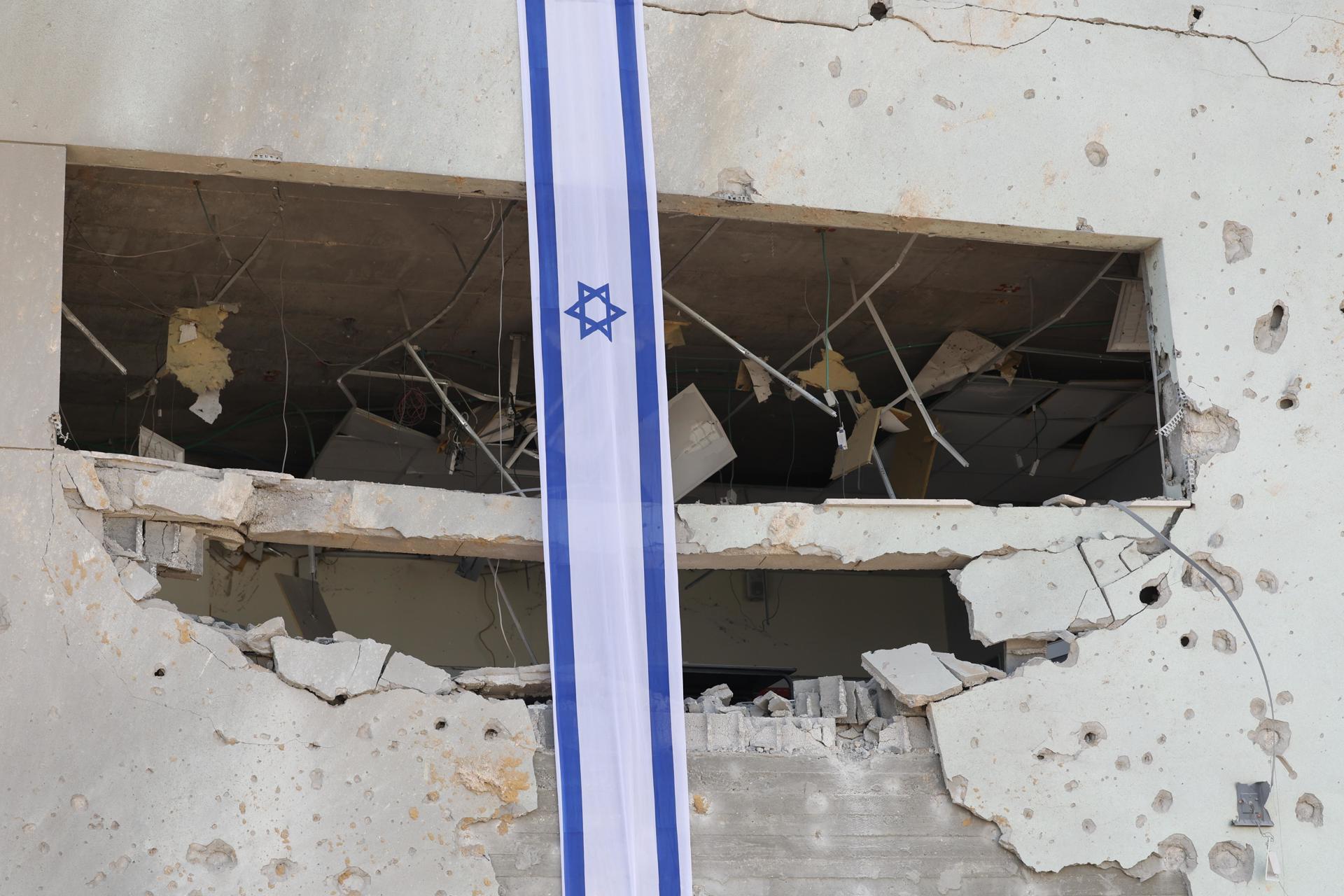 In Gedera, some buildings were hit by Iran's missiles.