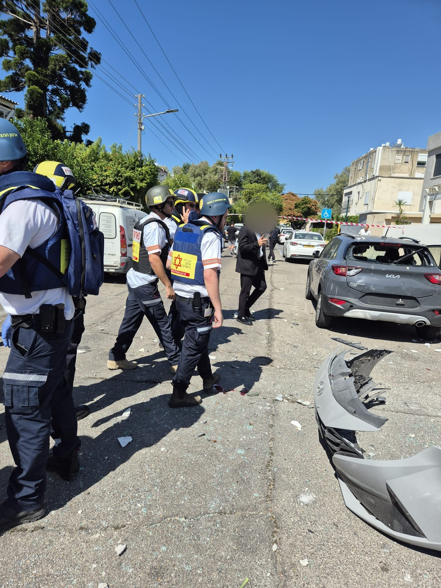 This Tuesday, Israel detected the arrival of more than a hundred projectiles against the north of the country, mainly the city of Haifa and adjacent areas of Galilee, fired by Hezbollah from Lebanon after a year of open confrontation. Most of the projectiles were intercepted and only some fell in open areas, according to the Army. The arrival of the rockets occurred in two consecutive batches: a first of 85 projectiles and a second of 20.EFE/Magen David Adom - EDITORIAL USE ONLY/ONLY AVAILABLE TO ILLUSTRATE THE ACCOMPANYING NEWS (MANDATORY CREDIT) -