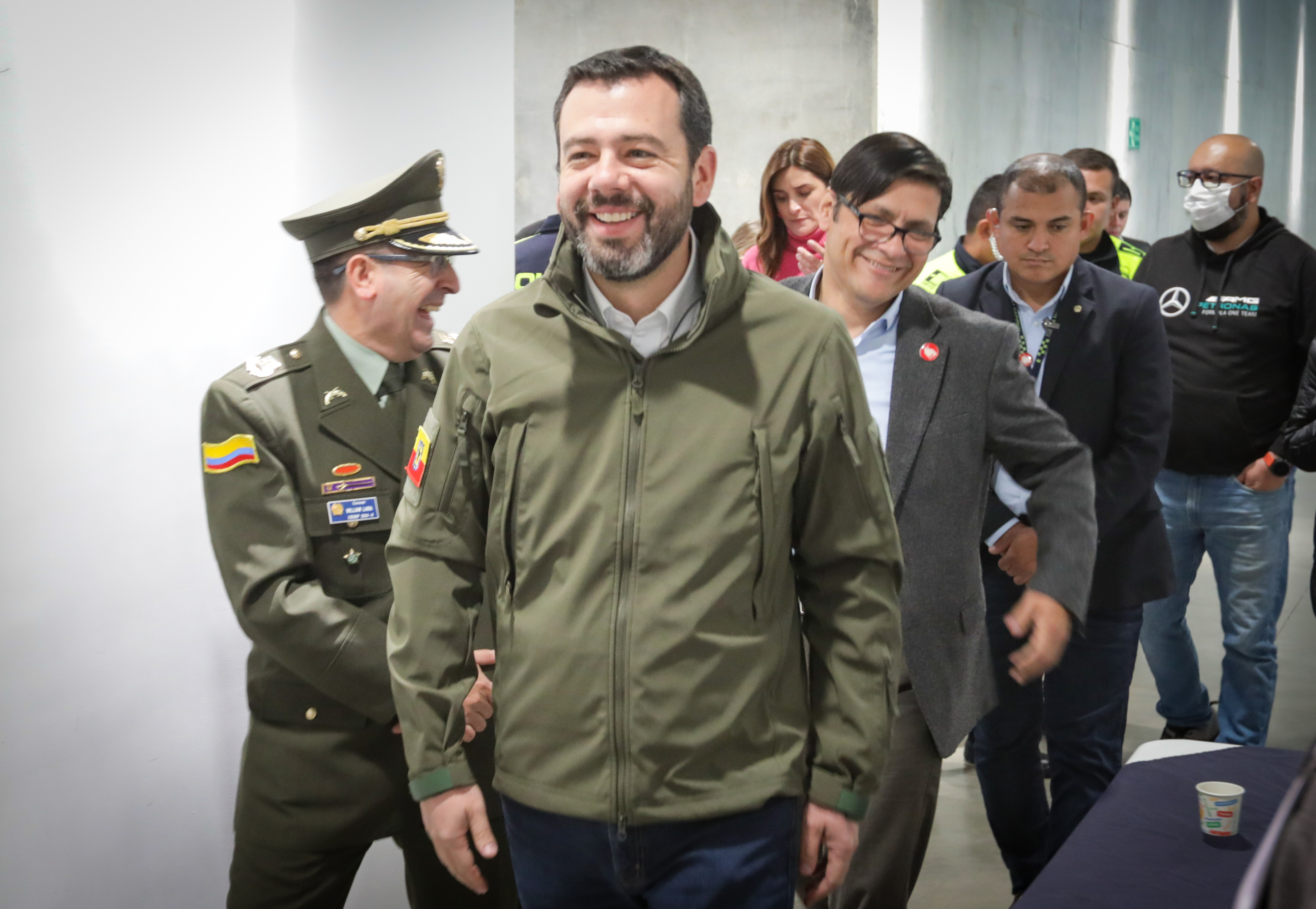 la Administración Distrital y la Policía Metropolitana de Bogotá, entregarán importantes resultados operativos contra la extorsión, relacionados con el “Tren de Aragua” Alcalde Mayor de Bogotá , Carlos Fernando Galán , el Secretario de Seguridad César Andrés Restrepo el Coronel, William Lara y el Comandante Policía Metropolitana de Bogotá (E) Coronel, Elver Vicente Alfonso Sanabria 
Director de Antisecuestro y Antiextorsión en rueda de prensa  anuncian la  captura de  Eryck mano derecha de alias Geovanny del tren de Aragua BOGOTÁ 24 de octubre del 2024 . FOTO MAURICIO MORENO CEET EL TIEMPO @mauriciomorenofoto