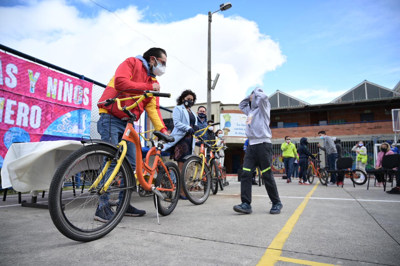 Al Colegio en Bici beneficia a más de 12.000 estudiantes del distrito