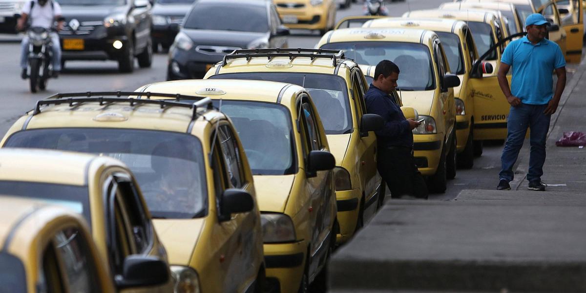 Los organización criminal cobraba rentas diarias a otros conductores en acopios del sector de El Poblado para permitirles trabajar.