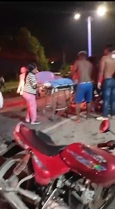 Paramédicos atendieron a los lesionados.