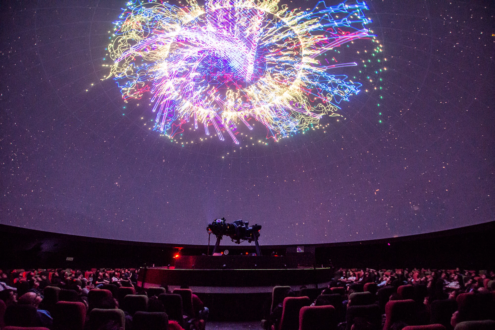 Proyeciones inmersivas en el Planetario de Bogotá