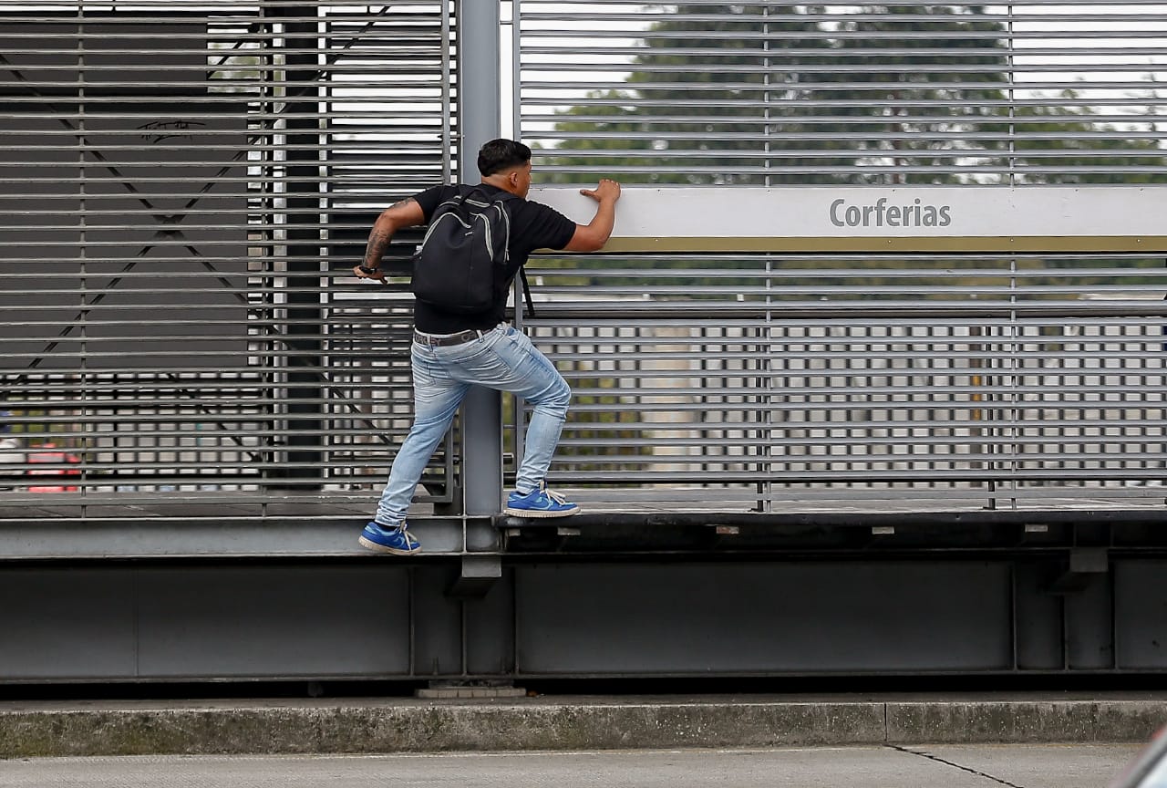 Colados en Transmilenio Dejan Perdidas Millonarias al Sistema.