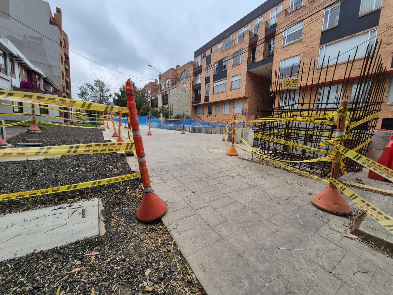 Residentes conviven con las obras en frente de sus casas